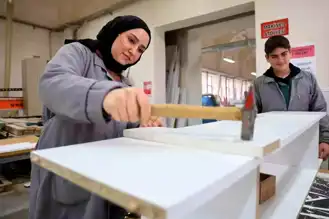 Elif'in Başarısı: Mobilya Tasarımında Eşitlik