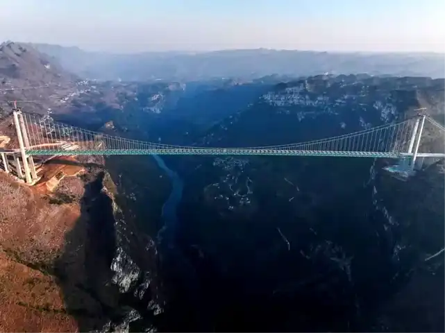 Dünyanın En Yüksek Köprüsü: Çin'de İnşaat Tamamlanıyor
