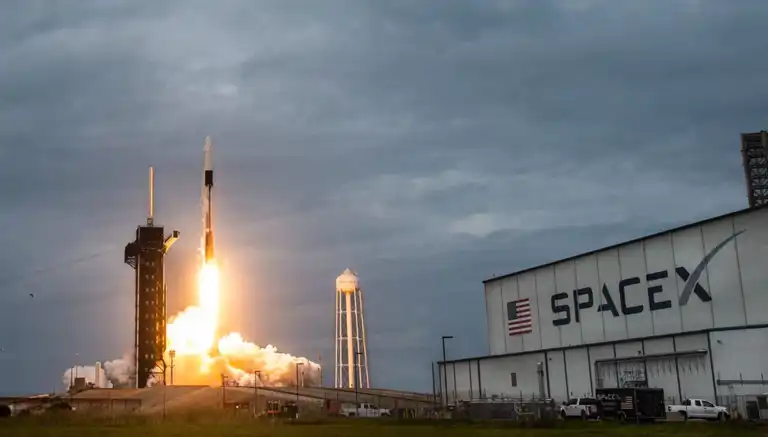 SpaceX, Yeni Nesil İnternet Uydularını Uzaya Gönderiyor